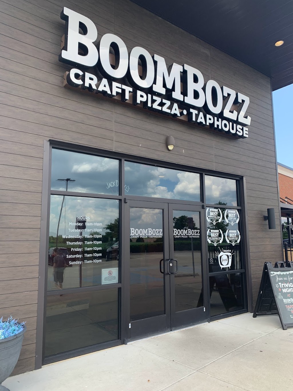 BoomBozz Craft Pizza & Taphouse - Spring Hill | 2044 Crossings Blvd, Spring Hill, TN 37174, USA | Phone: (931) 933-7954