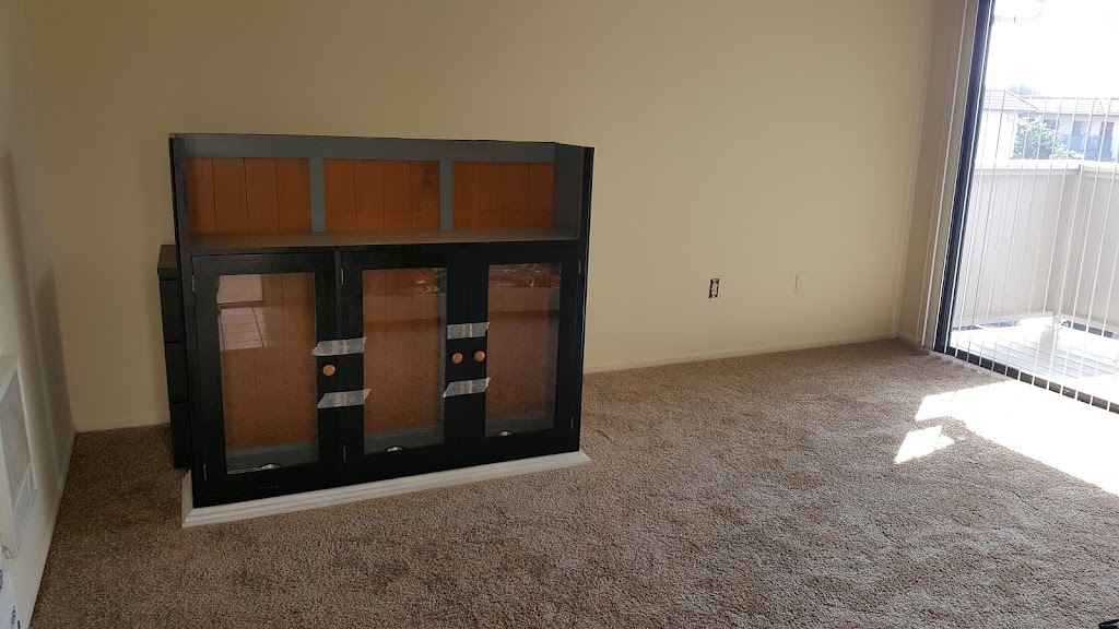 Pinecreek Apartments | 2300 Fairview Rd, Costa Mesa, CA 92626, USA | Phone: (714) 545-2300