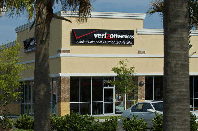 Verizon Authorized Retailer — Cellular Sales | 6337 Roosevelt Blvd Unit 8, Jacksonville, FL 32244, USA | Phone: (904) 527-8391