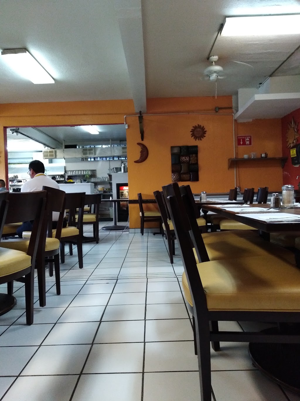 Restaurante Majo Express | Av. Alejandro Von Humboldt 17606, Garita de Otay, 22430 Tijuana, B.C., Mexico | Phone: 664 624 3200