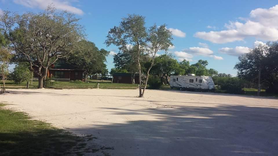 Triple G Mini RV Lots | 2231 N Fenner St, Beeville, TX 78102, USA | Phone: (361) 542-6138