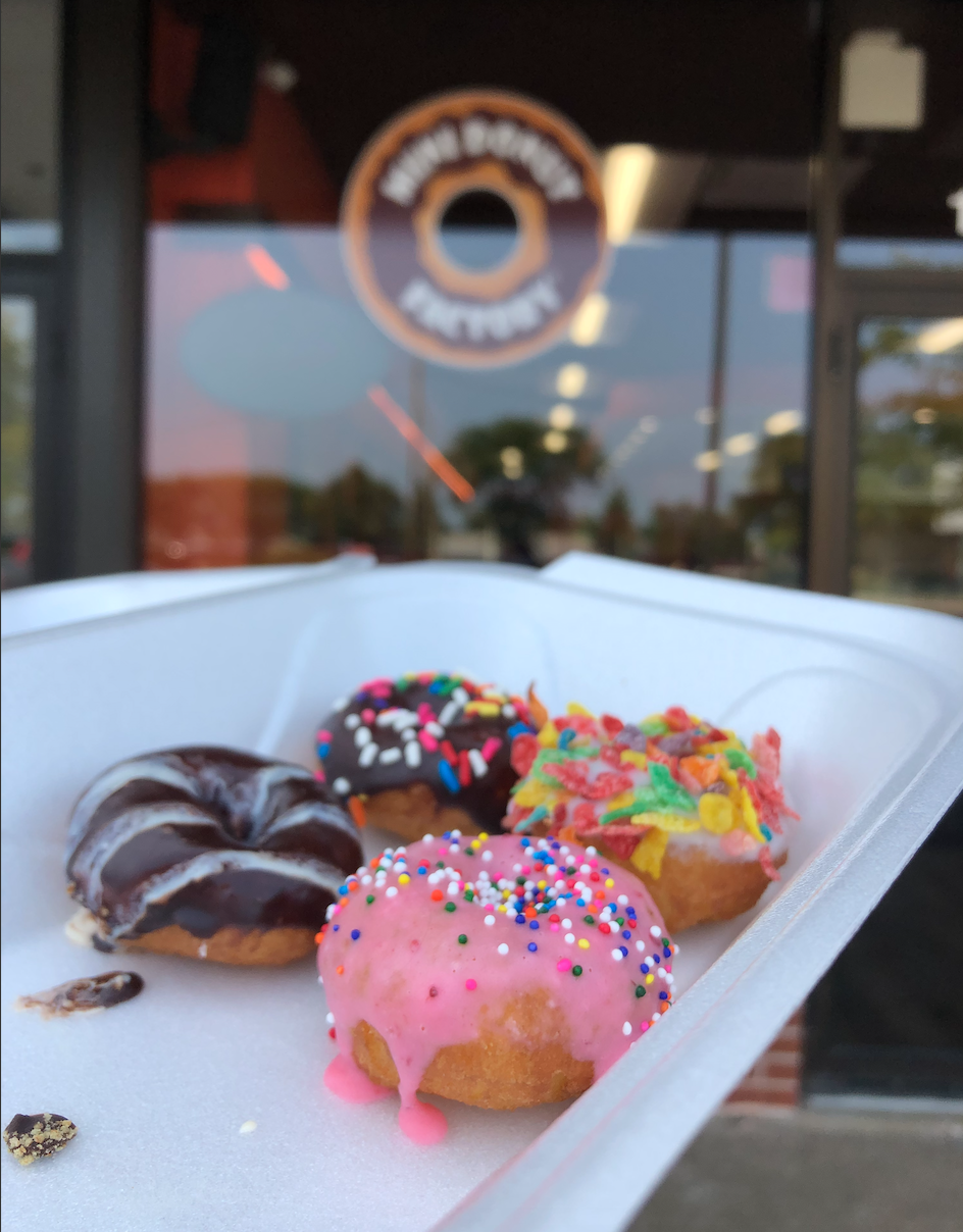 Mini Donut Factory | 1067 E Lake Cook Rd, Wheeling, IL 60090, USA | Phone: (224) 676-0593