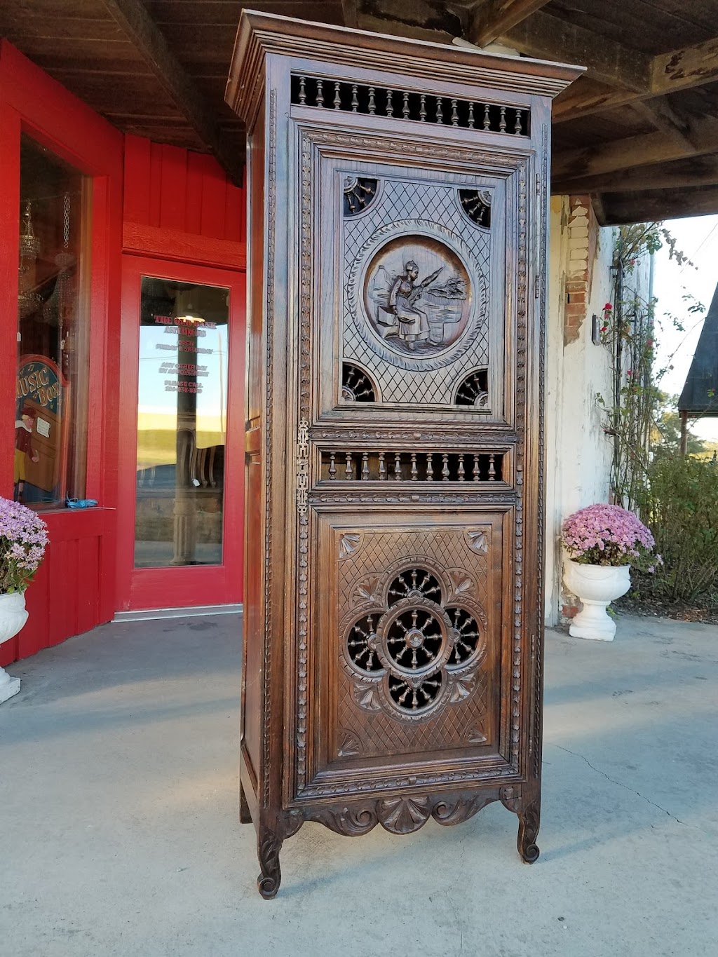 The Old Bank Antiques and accessories | 100 Main St, Lavon, TX 75166, USA | Phone: (214) 938-8310