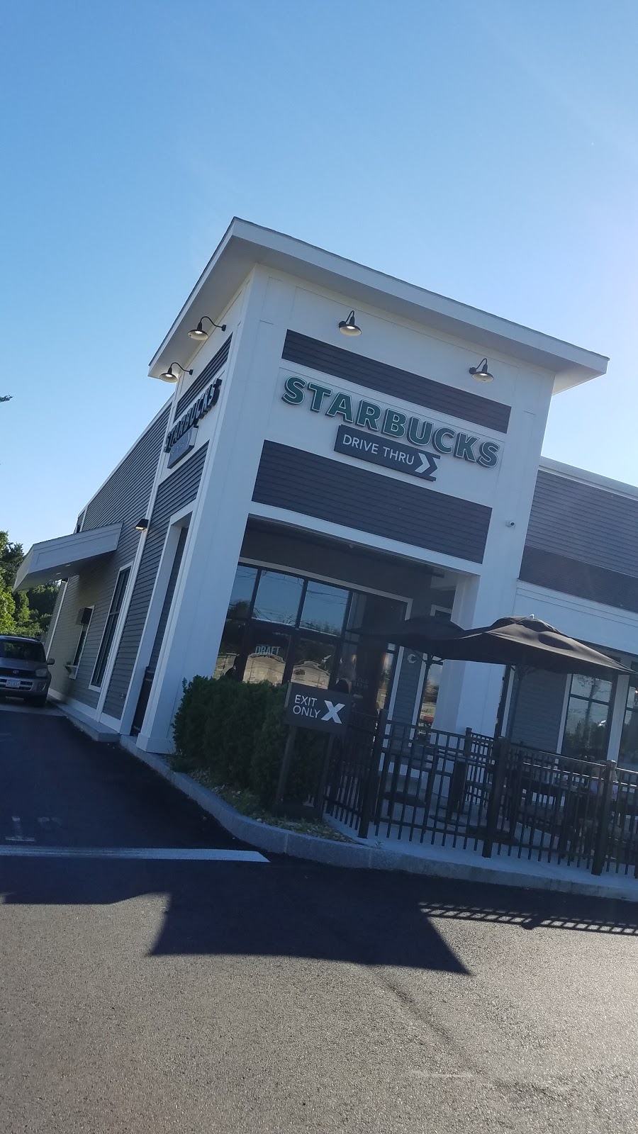Starbucks | 233 S Main St, Middleton, MA 01949, USA | Phone: (978) 777-2851
