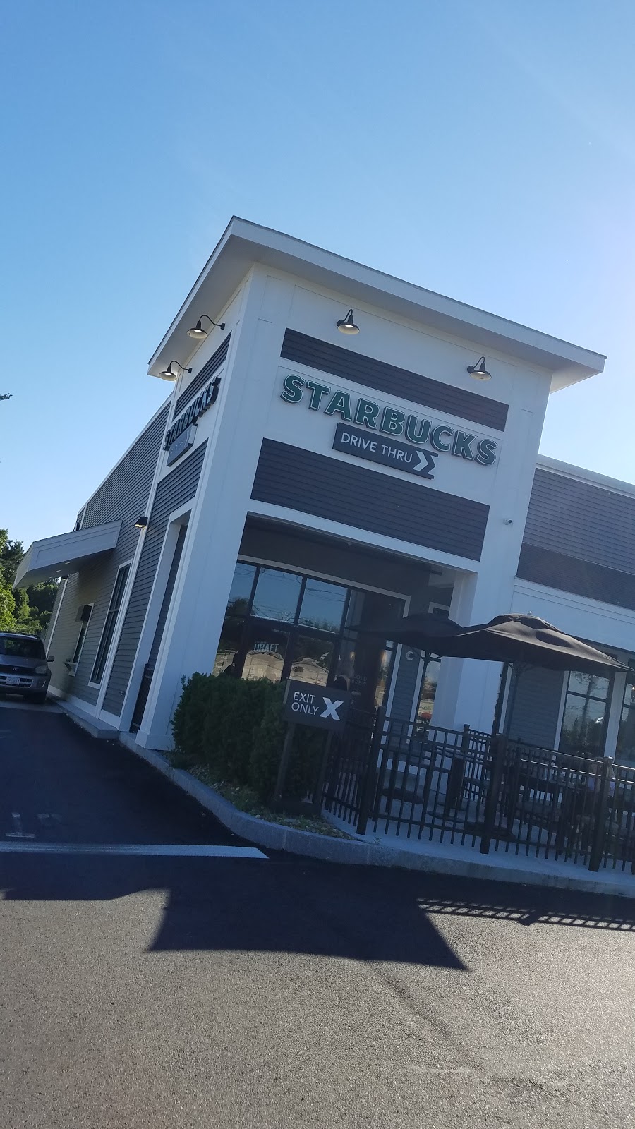 Starbucks | 233 S Main St, Middleton, MA 01949 | Phone: (978) 777-2851