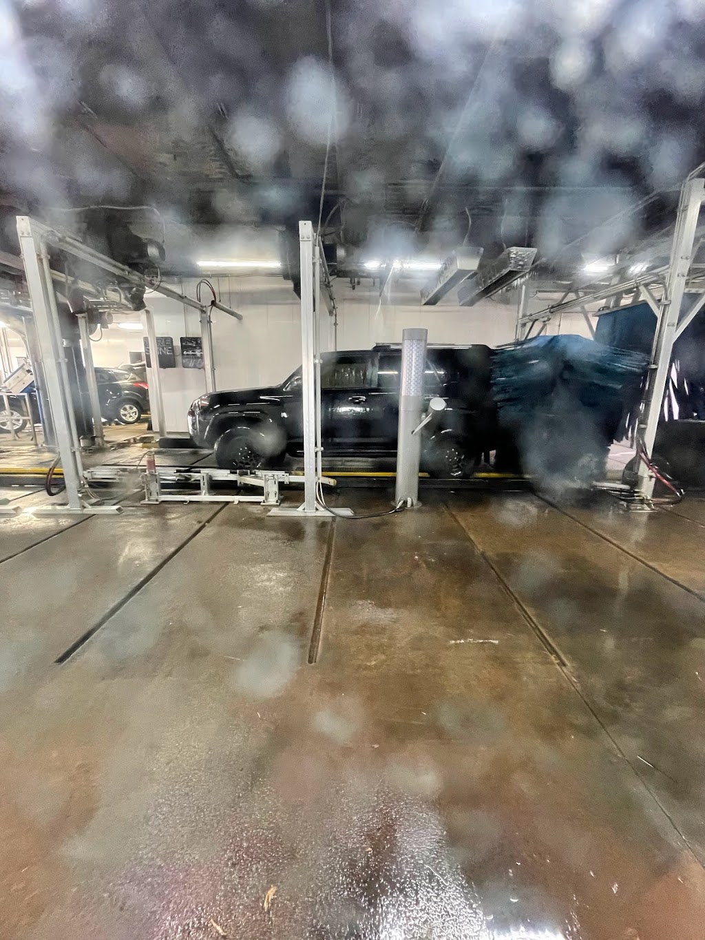 Mister Car Wash | 8650 MN-7, St Louis Park, MN 55426, USA | Phone: (952) 931-9412