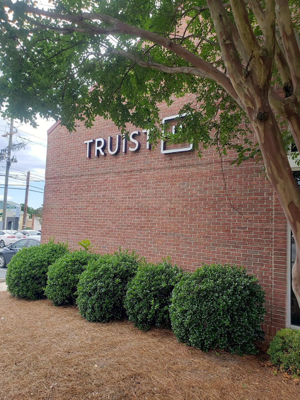 Truist | 6000 University Pkwy, Winston-Salem, NC 27105, USA | Phone: (336) 377-9141