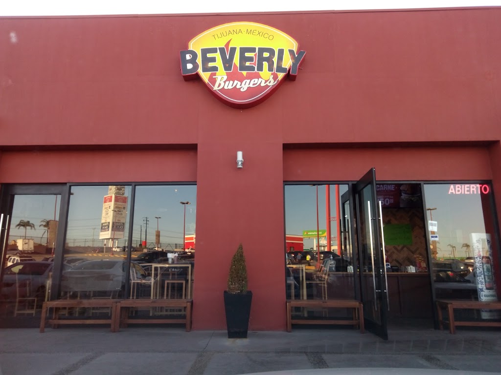 Beverly Burgers Santa fe 4.1 | Calle Oriente 7002, Santa Fe, 22667 Tijuana, B.C., Mexico | Phone: 664 900 0401