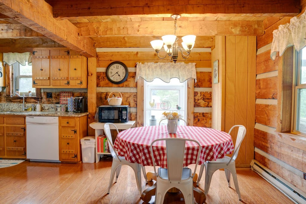 The Cabin at Roney Creek Farm | 901B Bowling Branch Rd, Cottontown, TN 37048, USA | Phone: (615) 406-4687