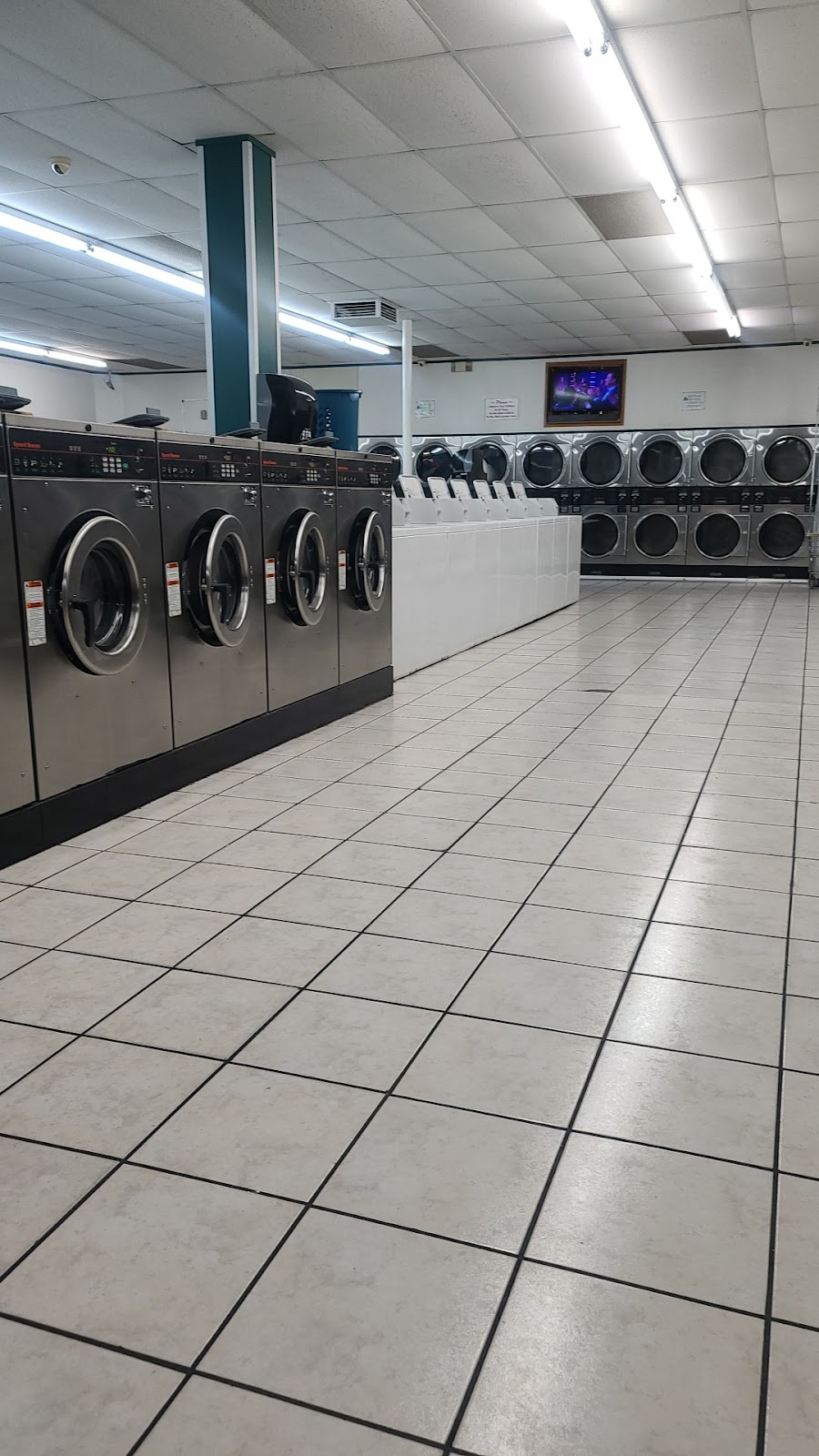 Lucky Coin Laundry | 9802 Central Ave, Montclair, CA 91763, USA | Phone: (909) 399-3669