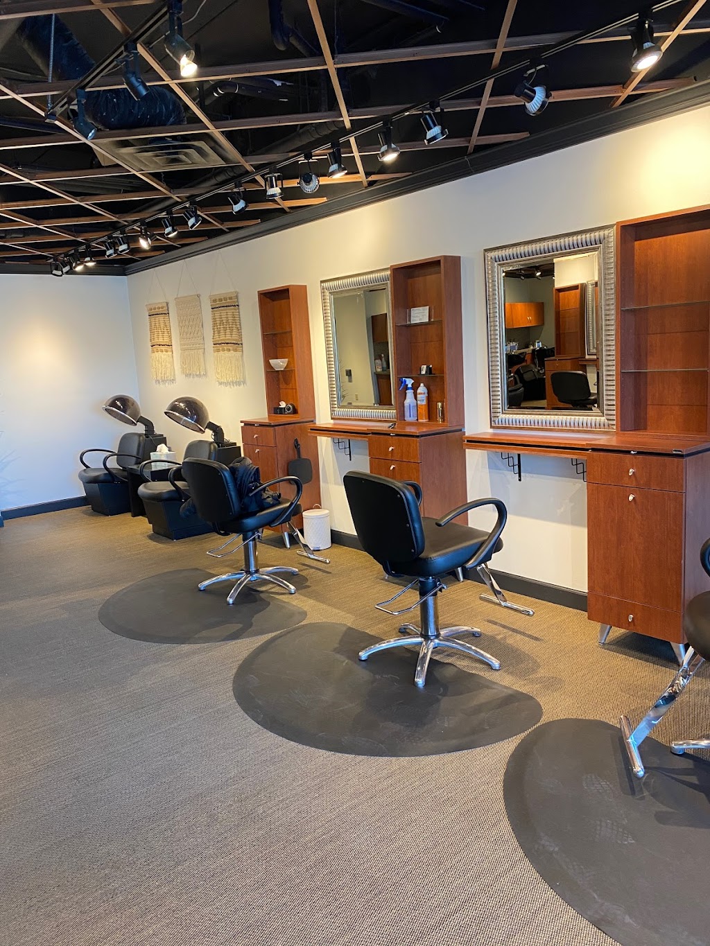 J. Bellas Salon | 517 Lake Dr, Chanhassen, MN 55317, USA | Phone: (952) 937-9999