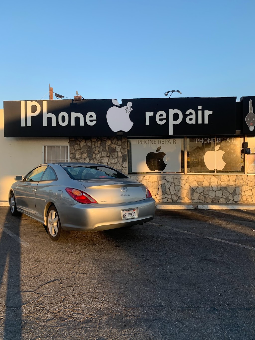 We fix Iphones, only, | 9421 Alondra Blvd, Bellflower, CA 90706, USA | Phone: (323) 707-1040