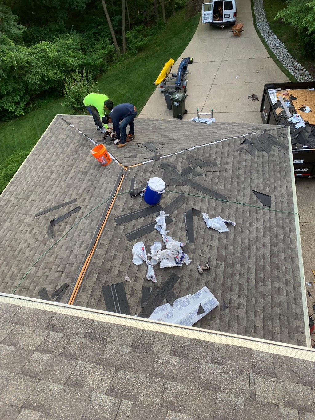 Cardenas Contracting- Roofing Instalation | 4959 Linsey Ct, Woodbridge, VA 22193, USA | Phone: (301) 232-2579