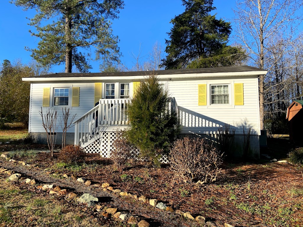 The Uwharrie River House | 3755 NC-109, Troy, NC 27371, USA | Phone: (910) 585-7131