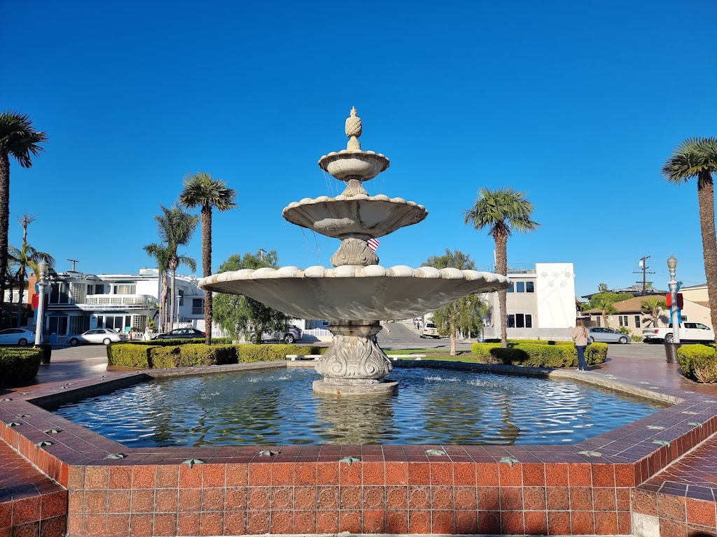 La Bella Fontana Park | 90 Corinthian Walk, Long Beach, CA 90803, USA | Phone: (562) 570-3100