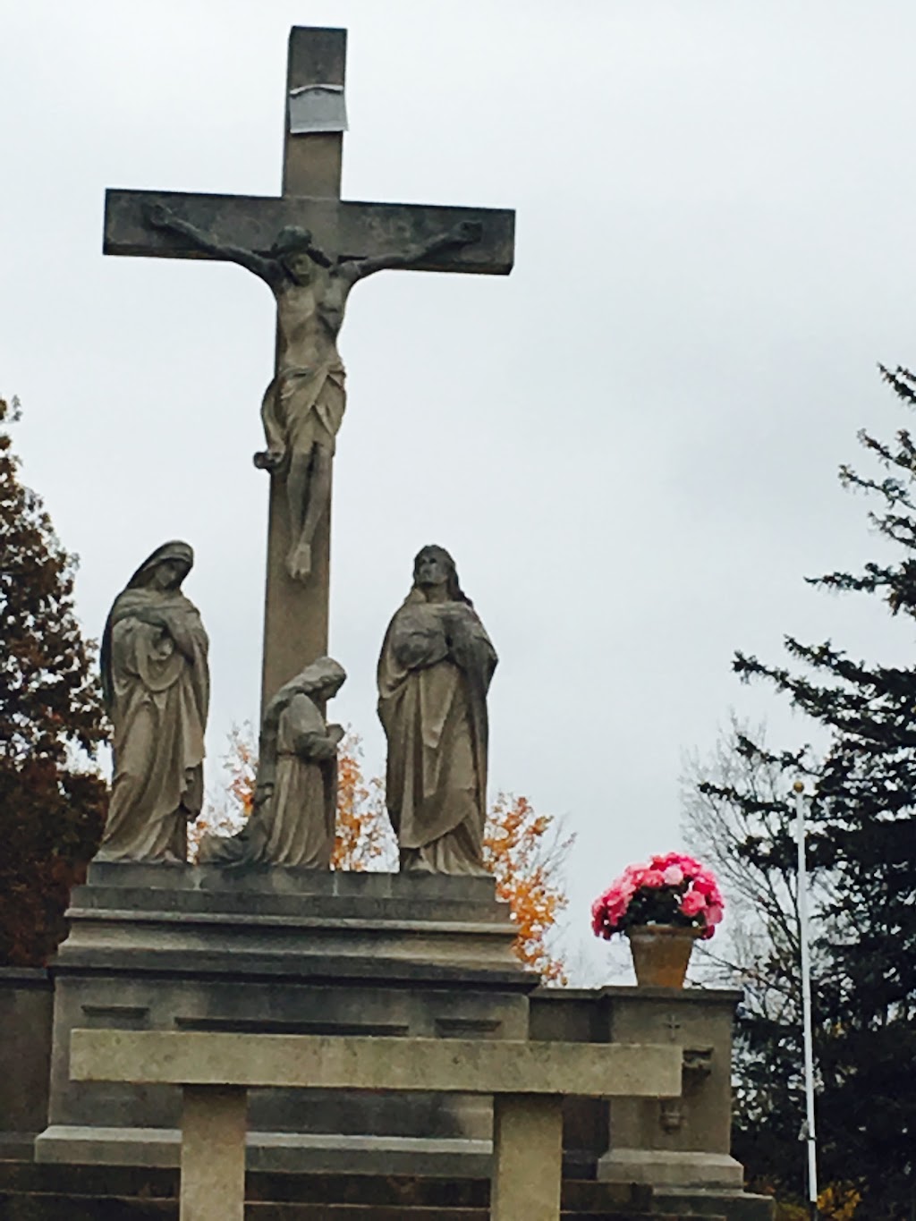 Calvary Catholic Cemetery, Edwardsville, IL | 2910 S State Rte 157, Edwardsville, IL 62025, USA | Phone: (618) 656-5464