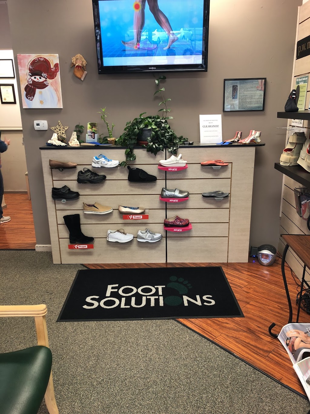 Foot Solutions Chesapeake | 105 Coastal Ln, Chesapeake, VA 23320, USA | Phone: (757) 549-3668