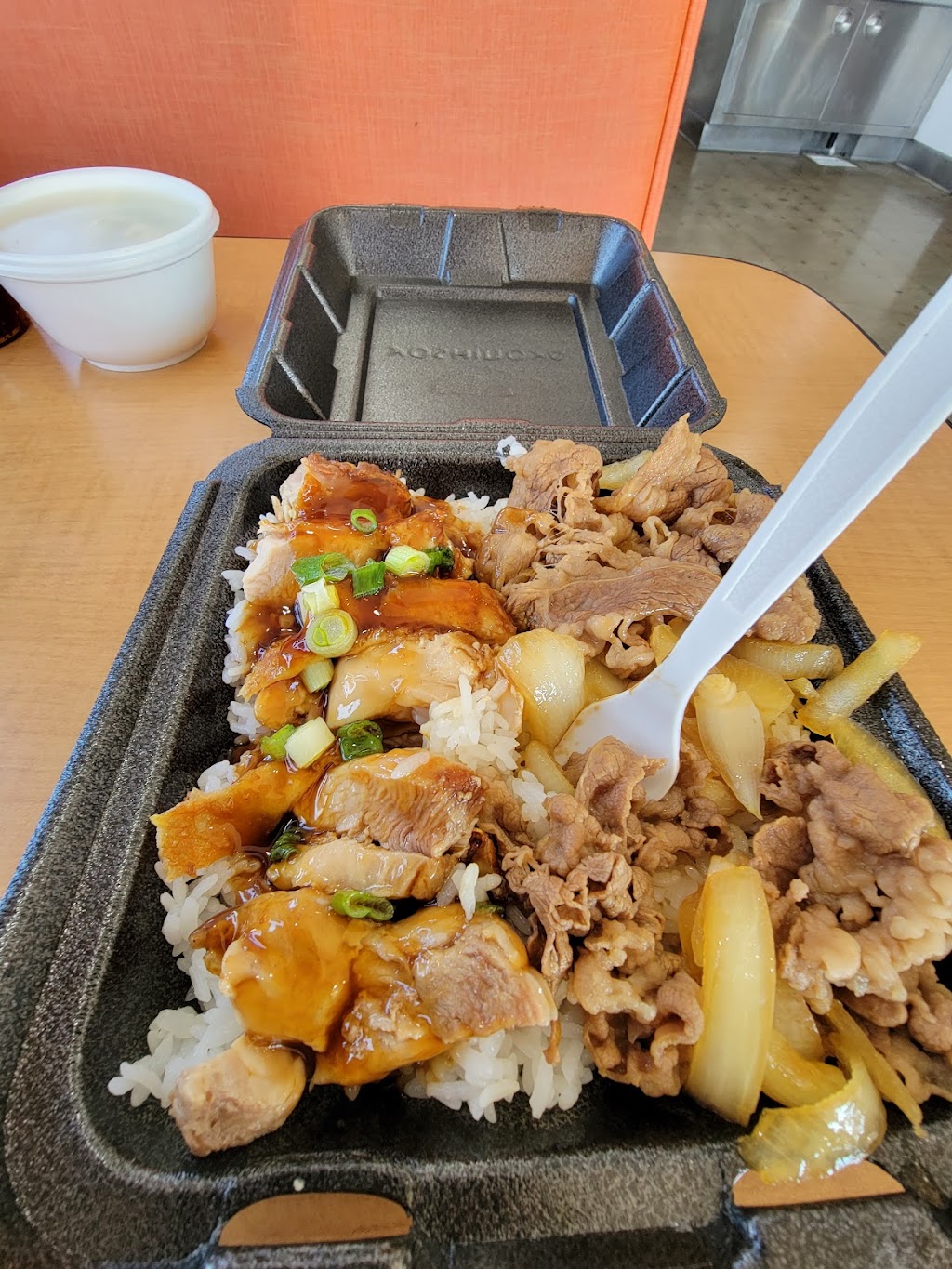 Yoshinoya White & H | 1519 White Ln, Bakersfield, CA 93307, USA | Phone: (661) 412-9224