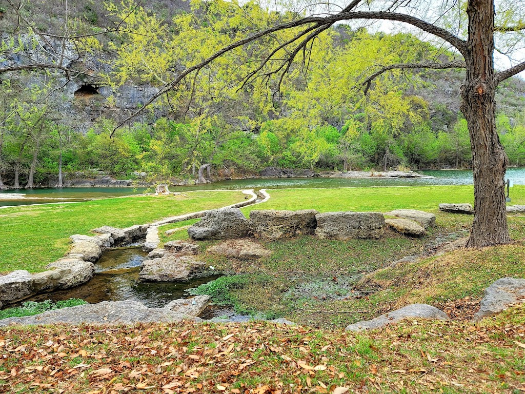 Paradise Lodge | 2220 Co Rd 2615, Rio Medina, TX 78066, USA | Phone: (830) 751-9911