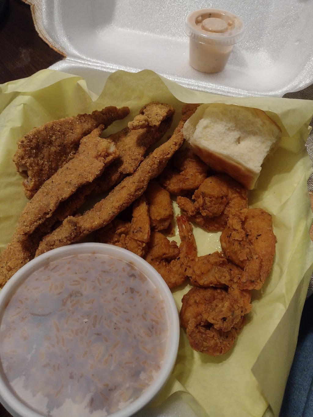 Louisiana Famous Fried Chicken & Seafood | 2605 Main St, La Marque, TX 77568, USA | Phone: (409) 359-3228