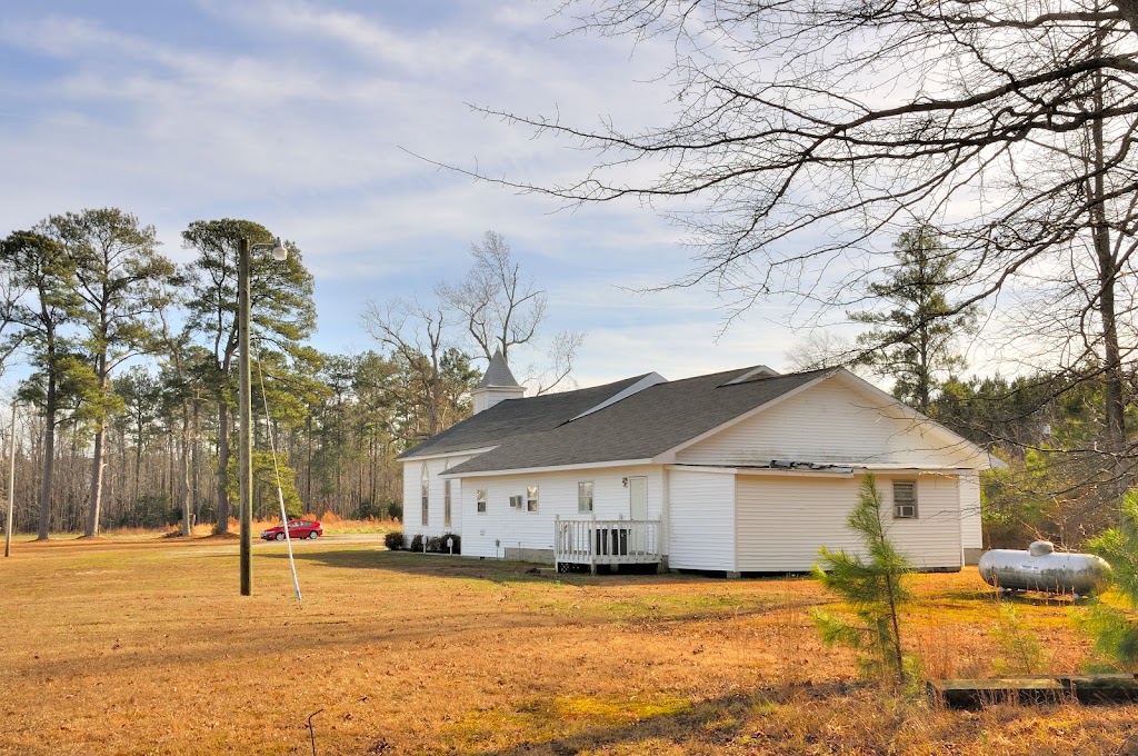 Ferguson Grove Baptist Church and Cemetery | 1876 Moonlight Rd, Surry, VA 23883, USA | Phone: (757) 357-6585