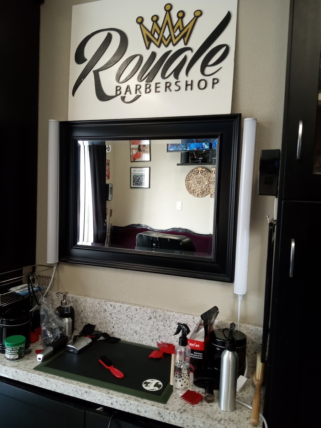 Royale Barbershop | 1926 S Main St Suit #105, Santa Ana, CA 92707, USA | Phone: (714) 760-0000