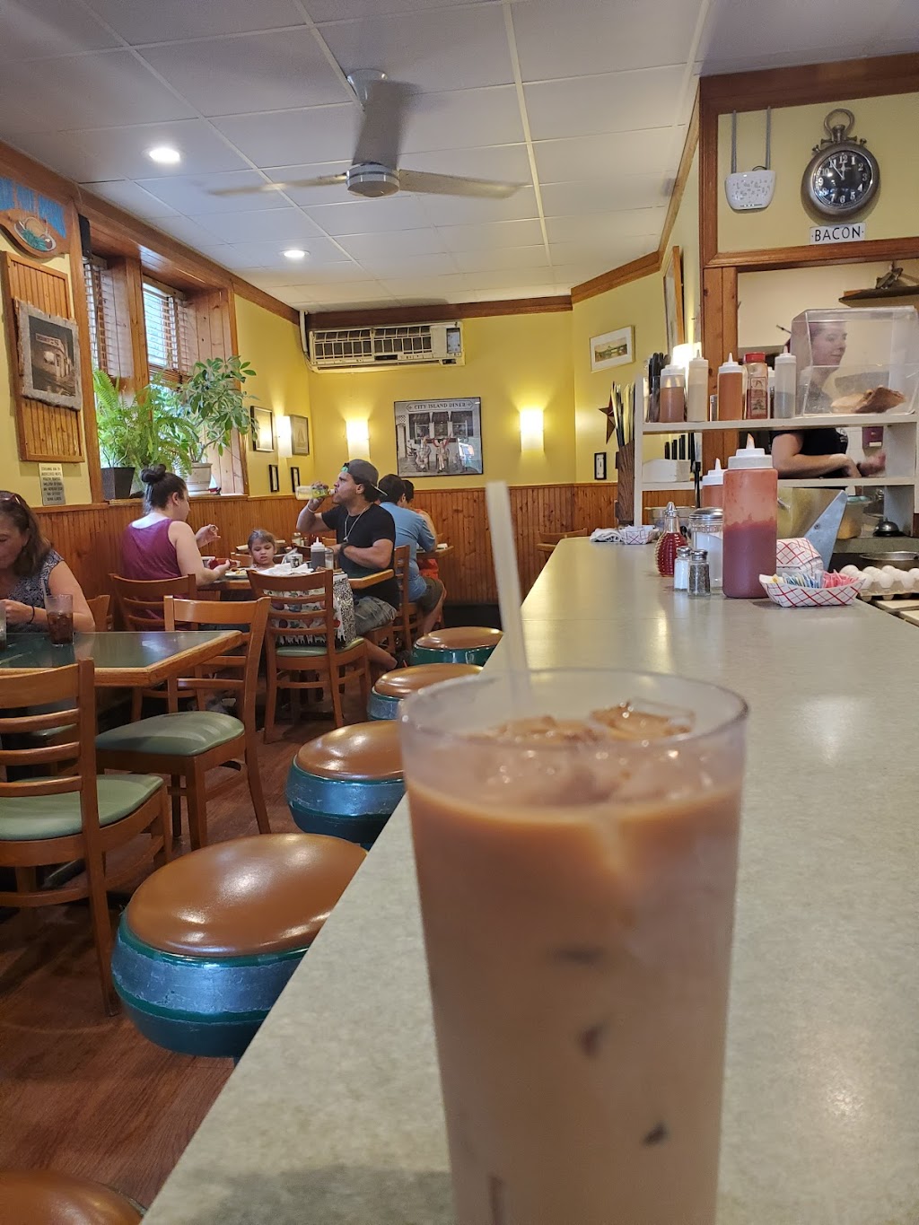 City Island Diner | 304 City Island Ave, Bronx, NY 10464, USA | Phone: (718) 885-0362