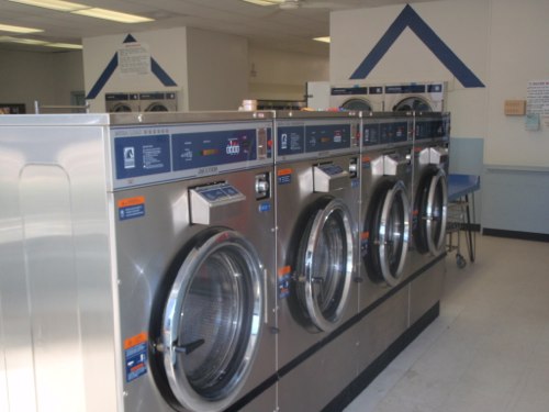 Main Street Laundry Land Laundromat | 420 Main St, Smithfield, VA 23430, USA | Phone: (434) 793-2011