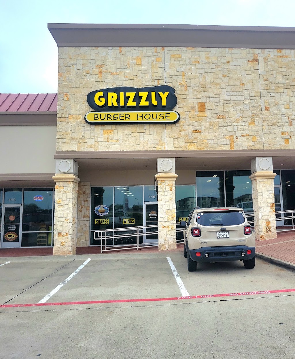 Grizzly Burger House | 106 E Hayes St, Savoy, TX 75479, USA | Phone: (469) 605-0556