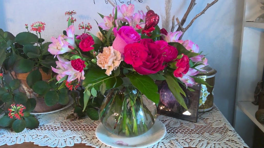 Gonzales Floral & Gifts LLC | 910 W Henderson St STE B, Cleburne, TX 76033 | Phone: (817) 526-5300
