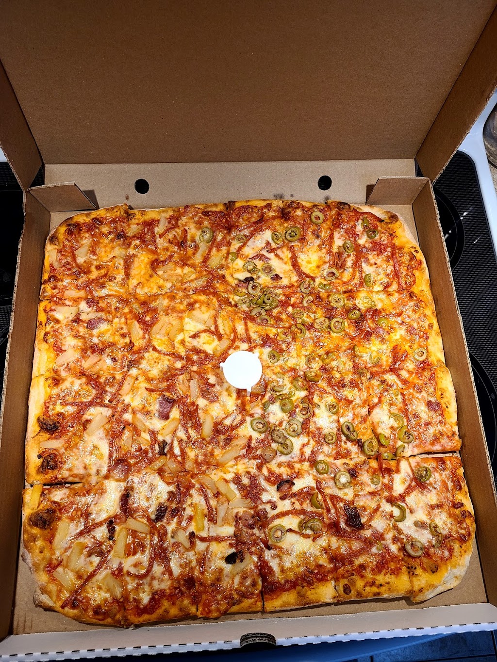 Windsor Pizza | 2595 Jefferson Blvd unit 4, Windsor, ON N8T 2W5, Canada | Phone: (519) 944-1122