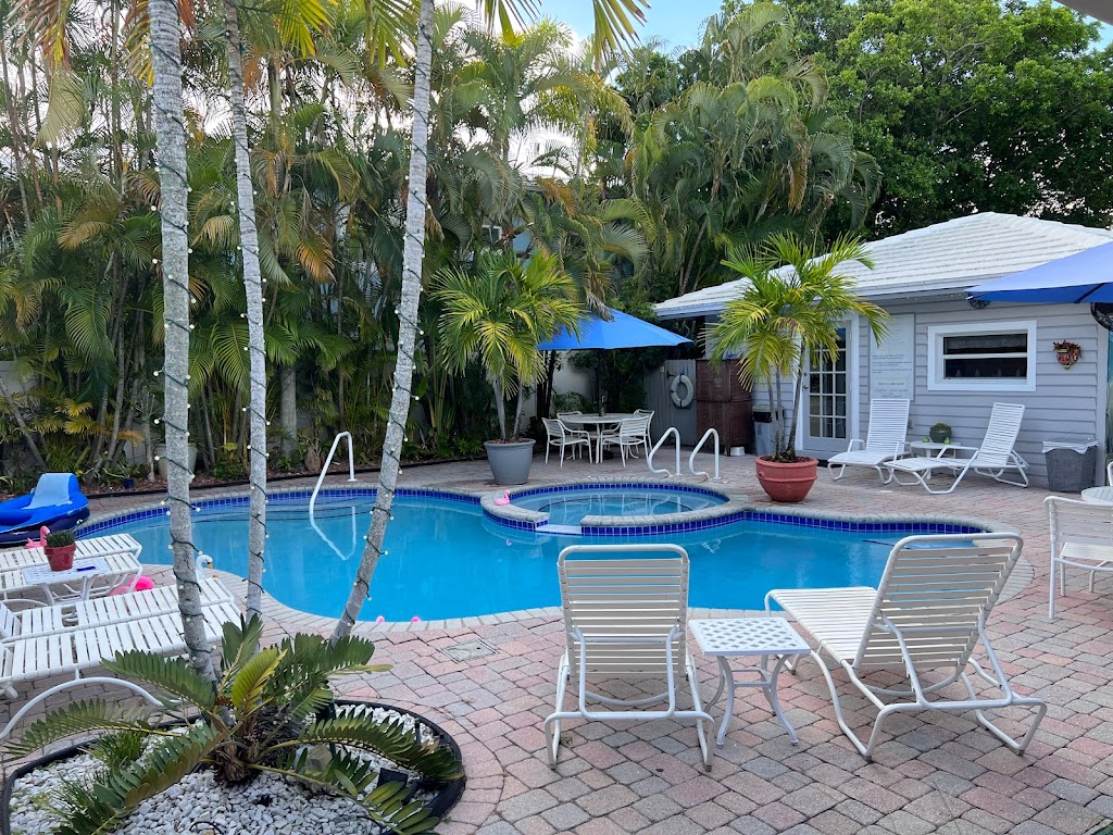 Coral Reef Guesthouse | 2609 NE 13th Ct, Fort Lauderdale, FL 33304, USA | Phone: (954) 568-0292