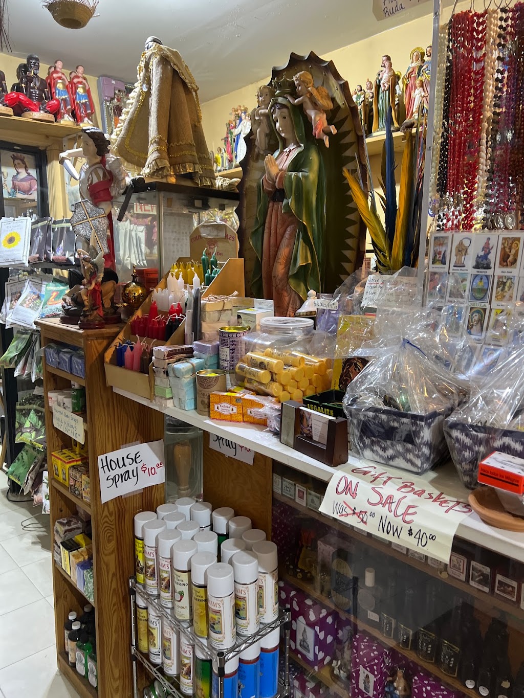 Botanica De la Caridad Cobre | 91 Beach St, Staten Island, NY 10304, USA | Phone: (718) 815-7847