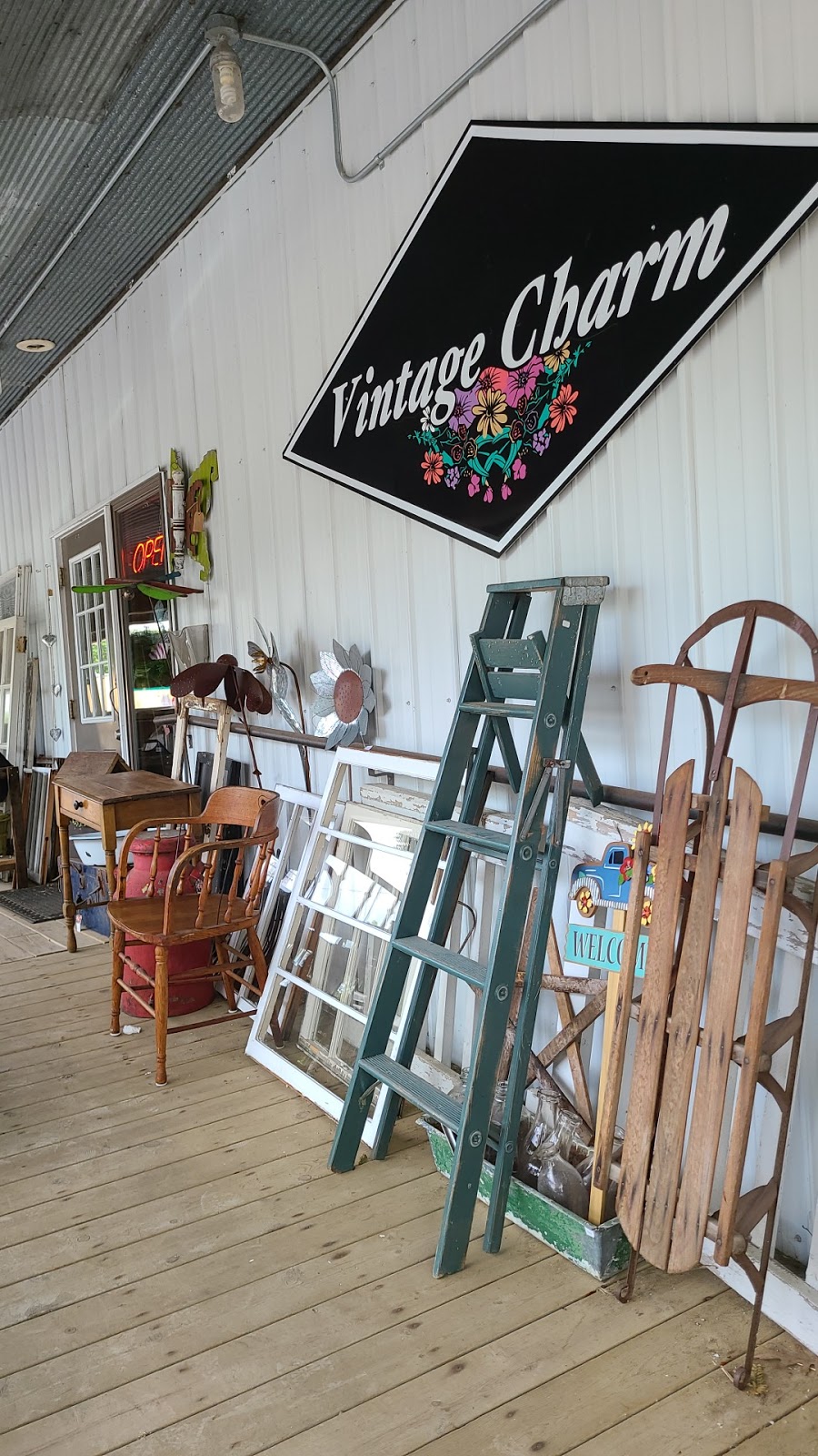 Vintage Charm | 613 W Madison Ave, Milton, WI 53563, USA | Phone: (608) 295-2520