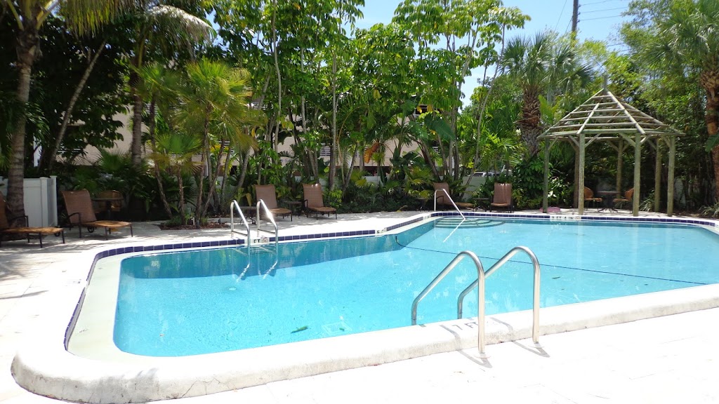 Anna Maria Island Beach Resort | 105 39th St, Holmes Beach, FL 34217, USA | Phone: (941) 778-7477