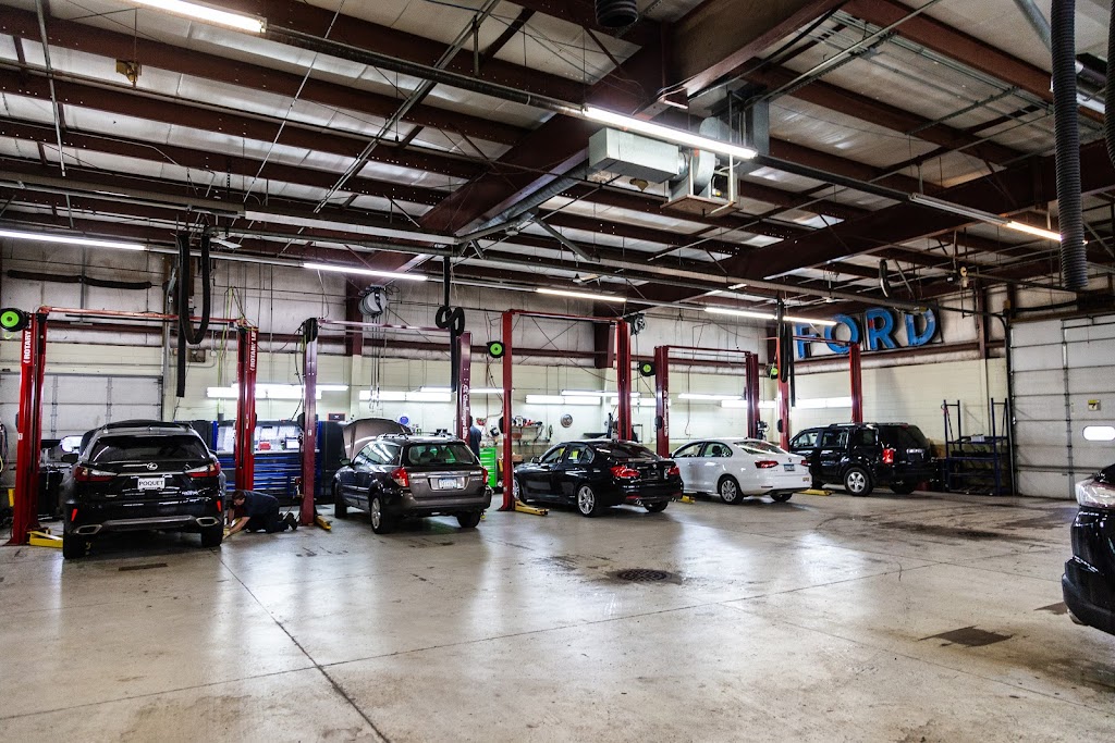 Poquet Lakeville Auto | 21100 Gateway Dr, Lakeville, MN 55044, USA | Phone: (952) 469-1500