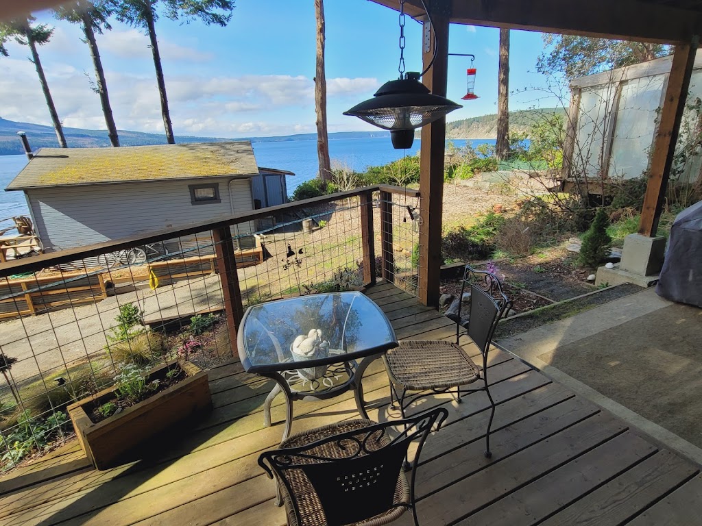 Luxurious Sunset Suite on Historic Discovery Bay | 450 Adelma Beach Rd, Port Townsend, WA 98368, USA | Phone: (503) 997-0713