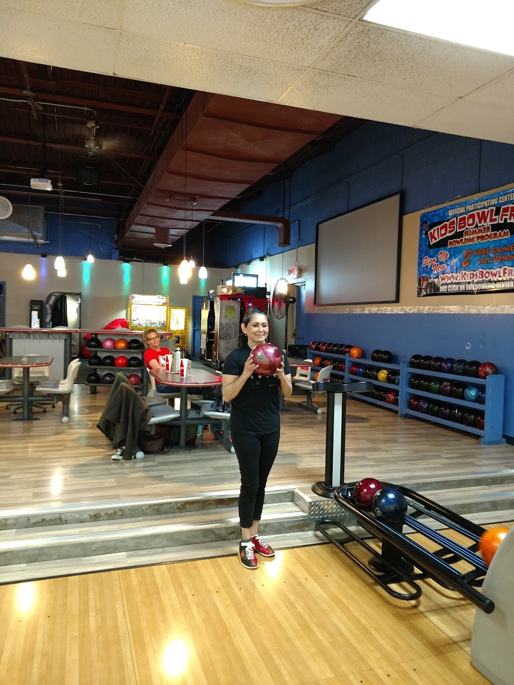 Papio Bowl | 204 E Lincoln St, Papillion, NE 68046, USA | Phone: (402) 339-3266
