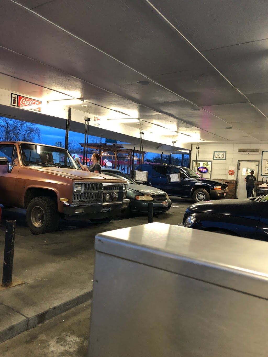 Roe-Ann Drive-In | 929 S Washington Ave, Emmett, ID 83617 | Phone: (208) 365-5911