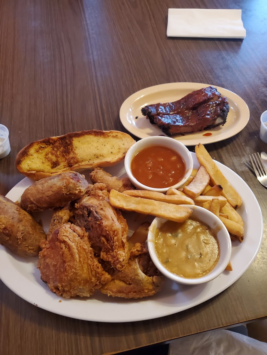 Chris & Pitts BBQ Restaurant | 9243 Lakewood Blvd, Downey, CA 90240, USA | Phone: (562) 869-9069