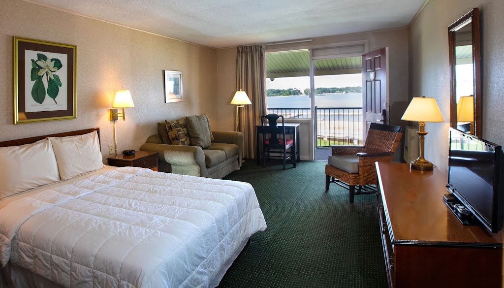 Yorktown Beach Hotel | 508 Water St, Yorktown, VA 23690, USA | Phone: (757) 898-3232
