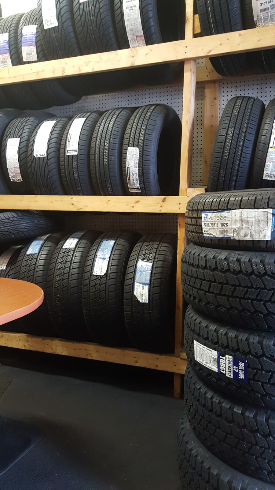 Barberton Cars & Tires Inc | 551 Norton Ave, Barberton, OH 44203, USA | Phone: (330) 848-7603