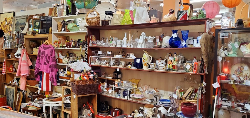 Stars & Splendid Antiques Mall | 7030 SE Milwaukie Ave, Portland, OR 97202, USA | Phone: (503) 235-5990