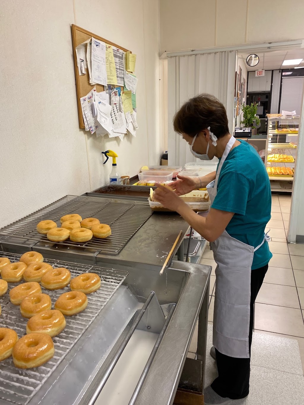 J S Donuts | 4116 S Carrier Pkwy # 110, Grand Prairie, TX 75052, USA | Phone: (972) 237-2970