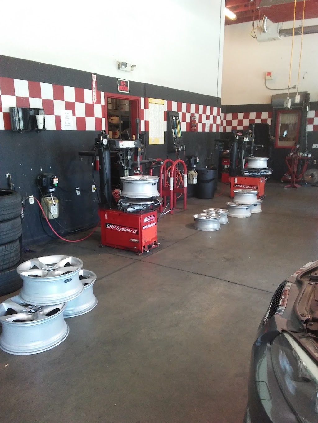 Tire Works Total Car Care | 7735 W Sahara Ave, Las Vegas, NV 89117, USA | Phone: (702) 437-9100