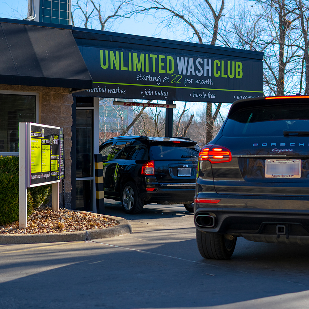 The Better Wash - Gladstone Express Tunnel Car Wash | 6902 N Oak Trafficway, Gladstone, MO 64118, USA | Phone: (816) 468-9274