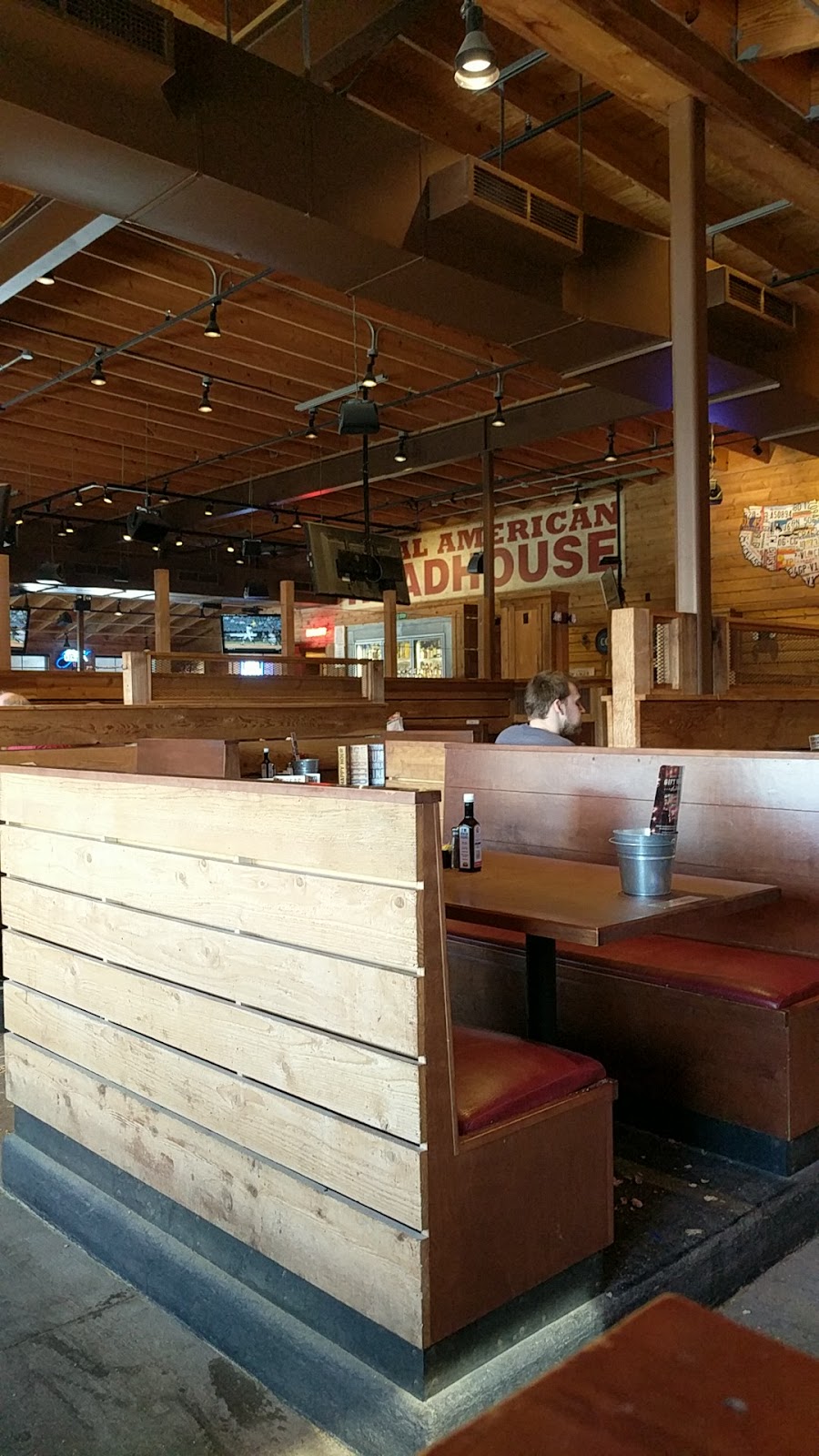 Logans Roadhouse | 2146 Lantern Ridge Dr, Richmond, KY 40475, USA | Phone: (859) 624-9425