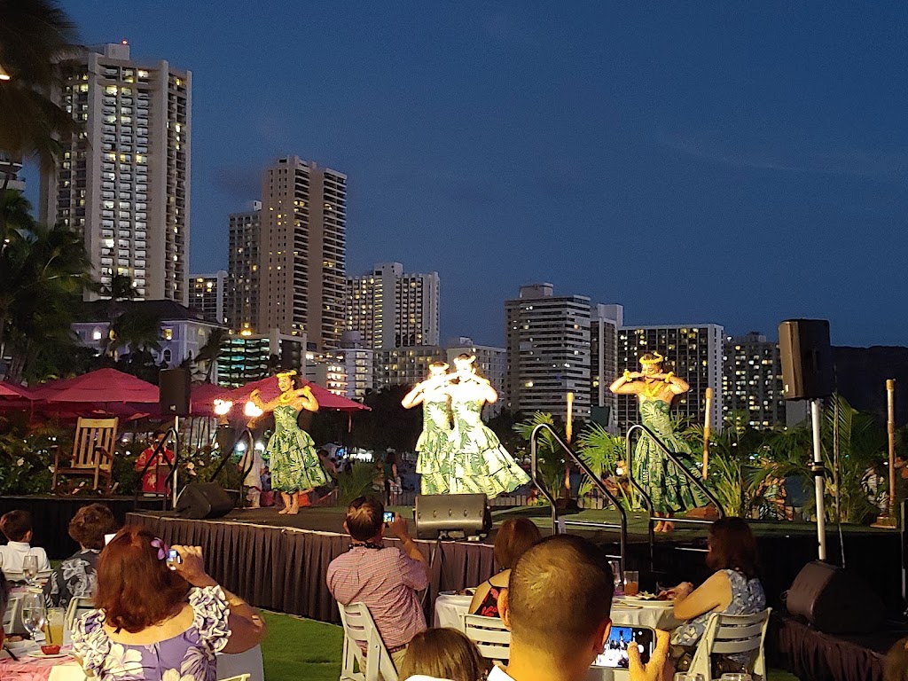 Ahaaina Luau | 2259 Kalākaua Ave, Honolulu, HI 96815, USA | Phone: (808) 921-4600