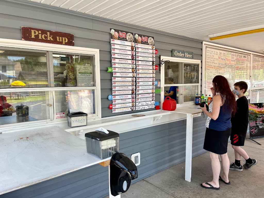 Hojack Ice Cream Shack | 151 N Main St, Lyndonville, NY 14098, USA | Phone: (585) 765-1168
