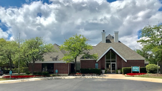 Bristol Club Apartments | 5700 Walnut Ave, Downers Grove, IL 60516, USA | Phone: (630) 969-1010
